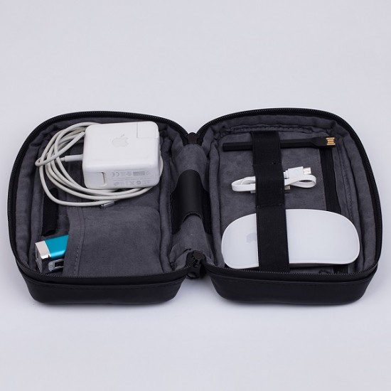 Estojo para kit tecnológico com bolso externo Estojo para kit tecnológico com bolso externo