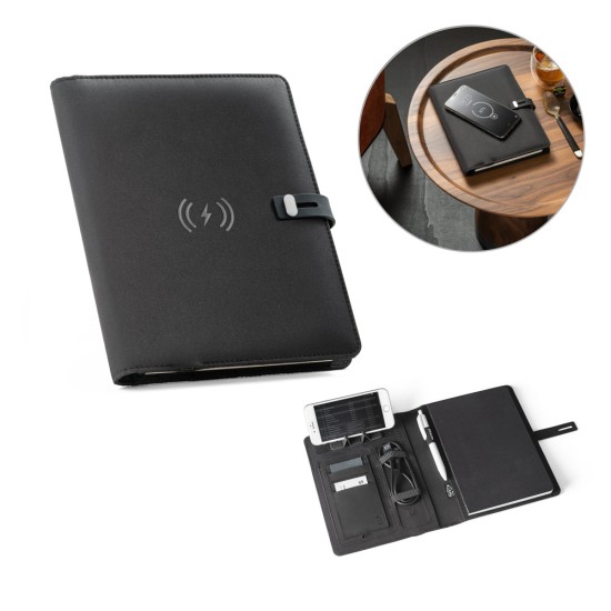 Pasta A5 em poliéster 100% reciclado 300D com carregador wireless embutido 5'000 mAh e bloco com 1280 páginas pautadas Personalizada