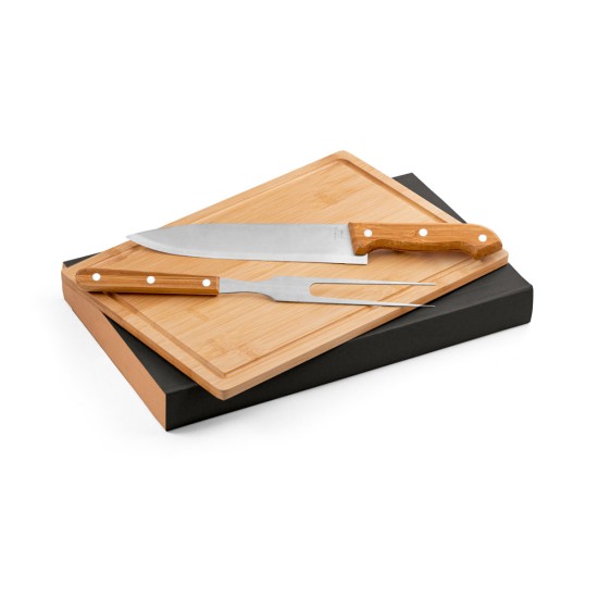Kit churrasco em caixa kraft com tábua em bambu e 2 utensílios em aço inox e bambu Personalizado